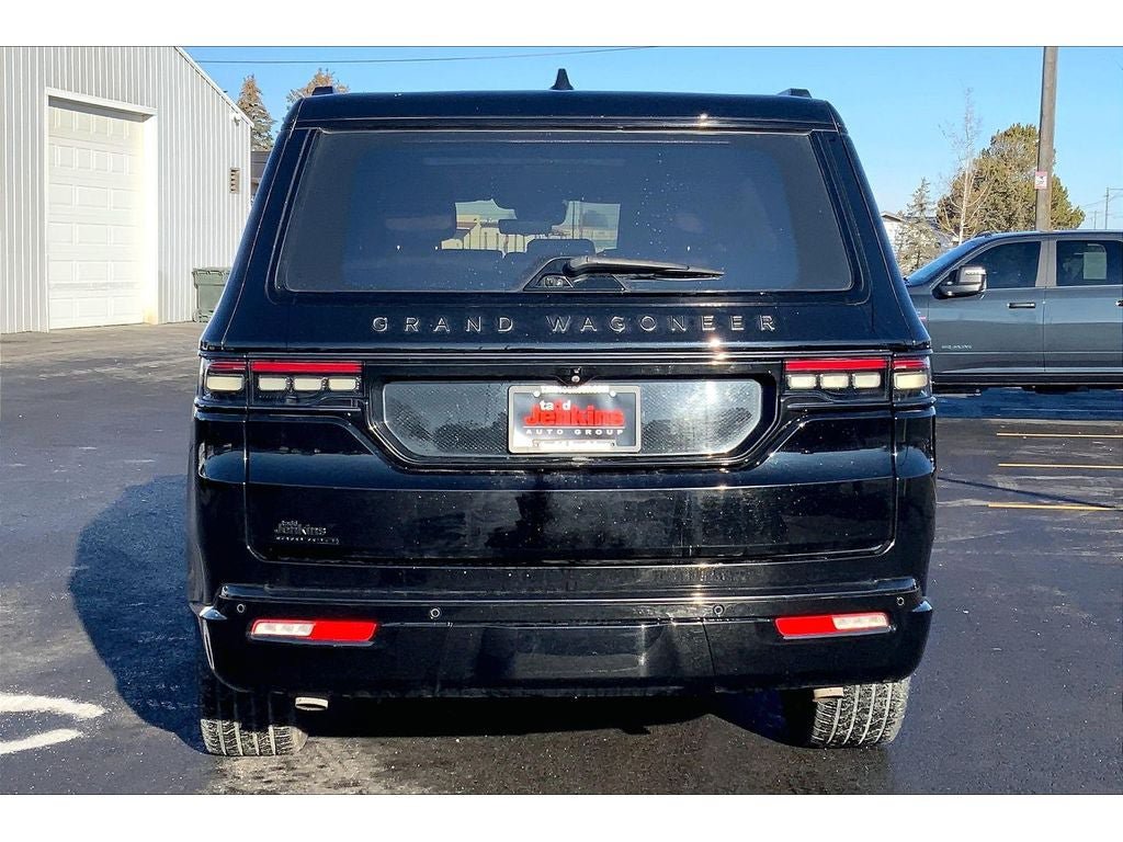 Used 2022 Jeep Grand Wagoneer Series II AWD/4WD image 4