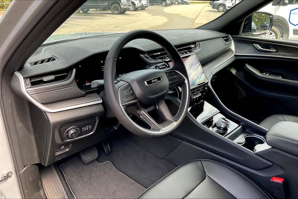 New 2025 Jeep Grand Cherokee Limited w/ Trailer Tow Package image 6