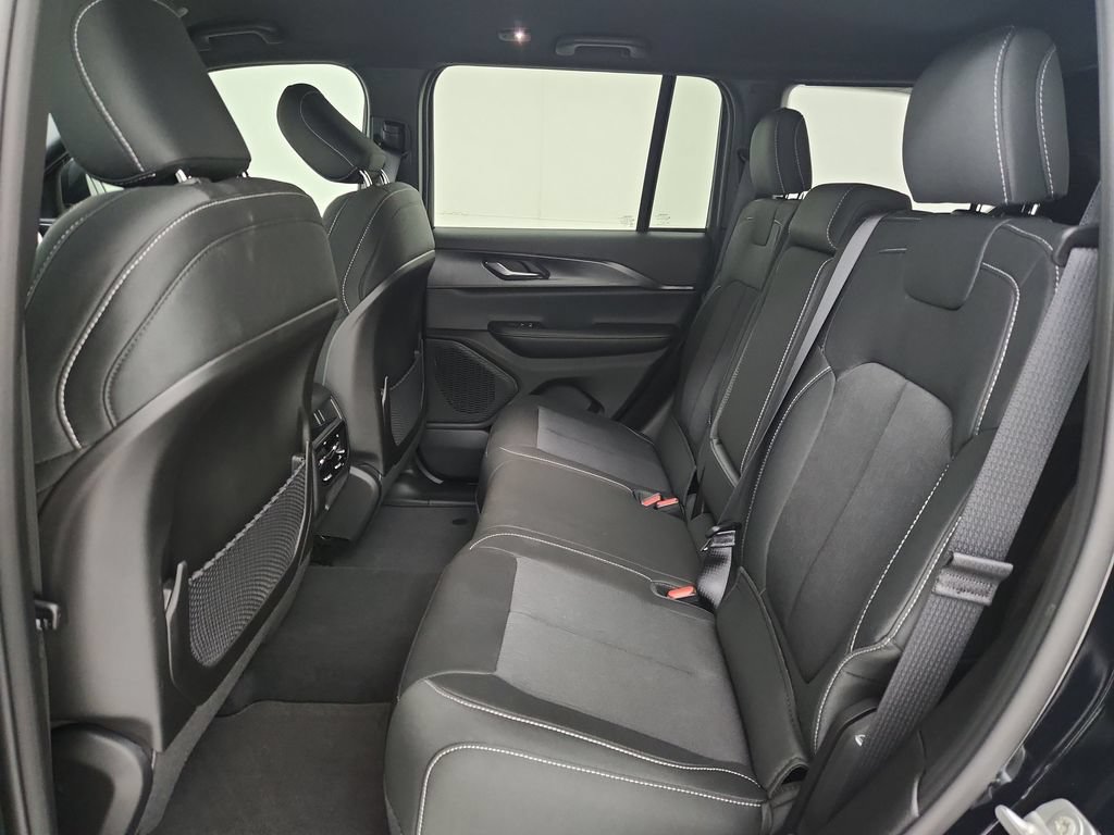 New 2026 Jeep Grand Cherokee Laredo AWD/4WD image 30