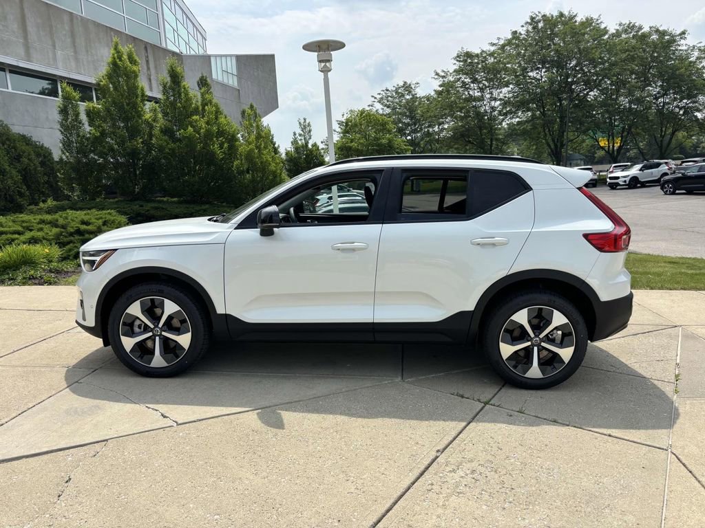 New 2025 Volvo XC40 B5 Plus w/ Protection Package Premier image 4