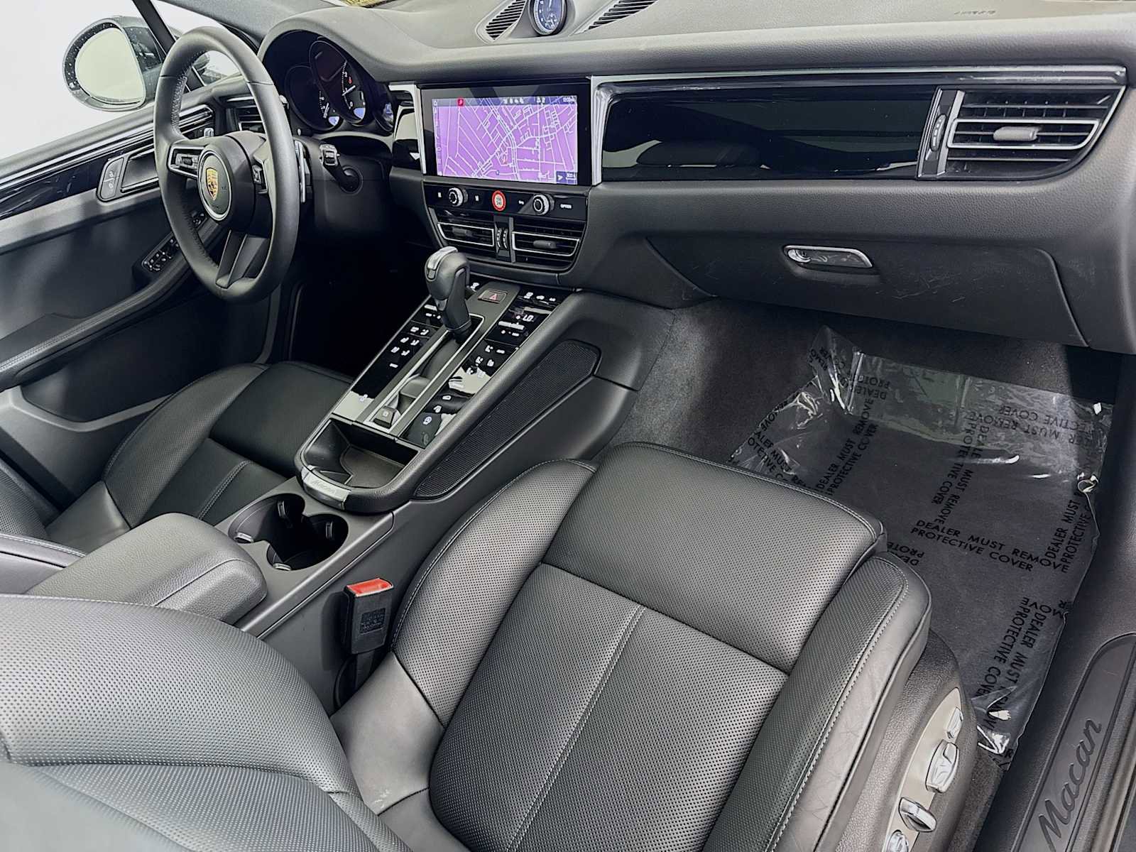 Used 2025 Porsche Macan image 28