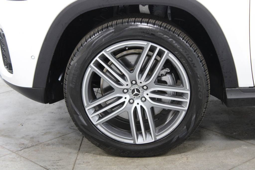 Used 2025 Mercedes-Benz GLS 450 4MATIC image 18