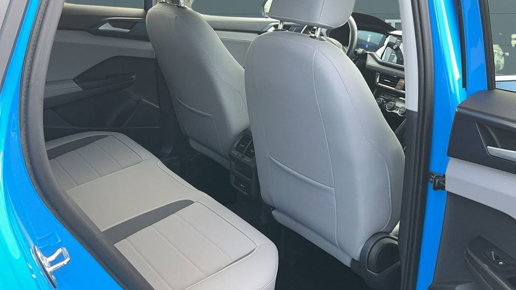 Used 2024 Volkswagen Taos SE image 9