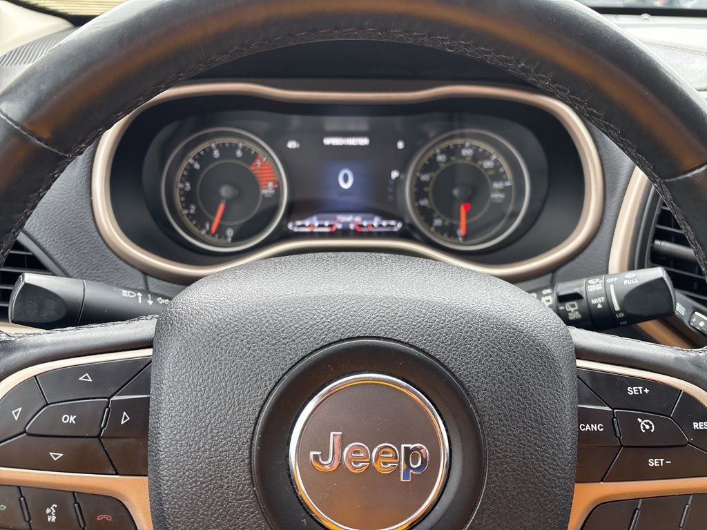 Used 2018 Jeep Cherokee Limited w/ Luxury Group image 28