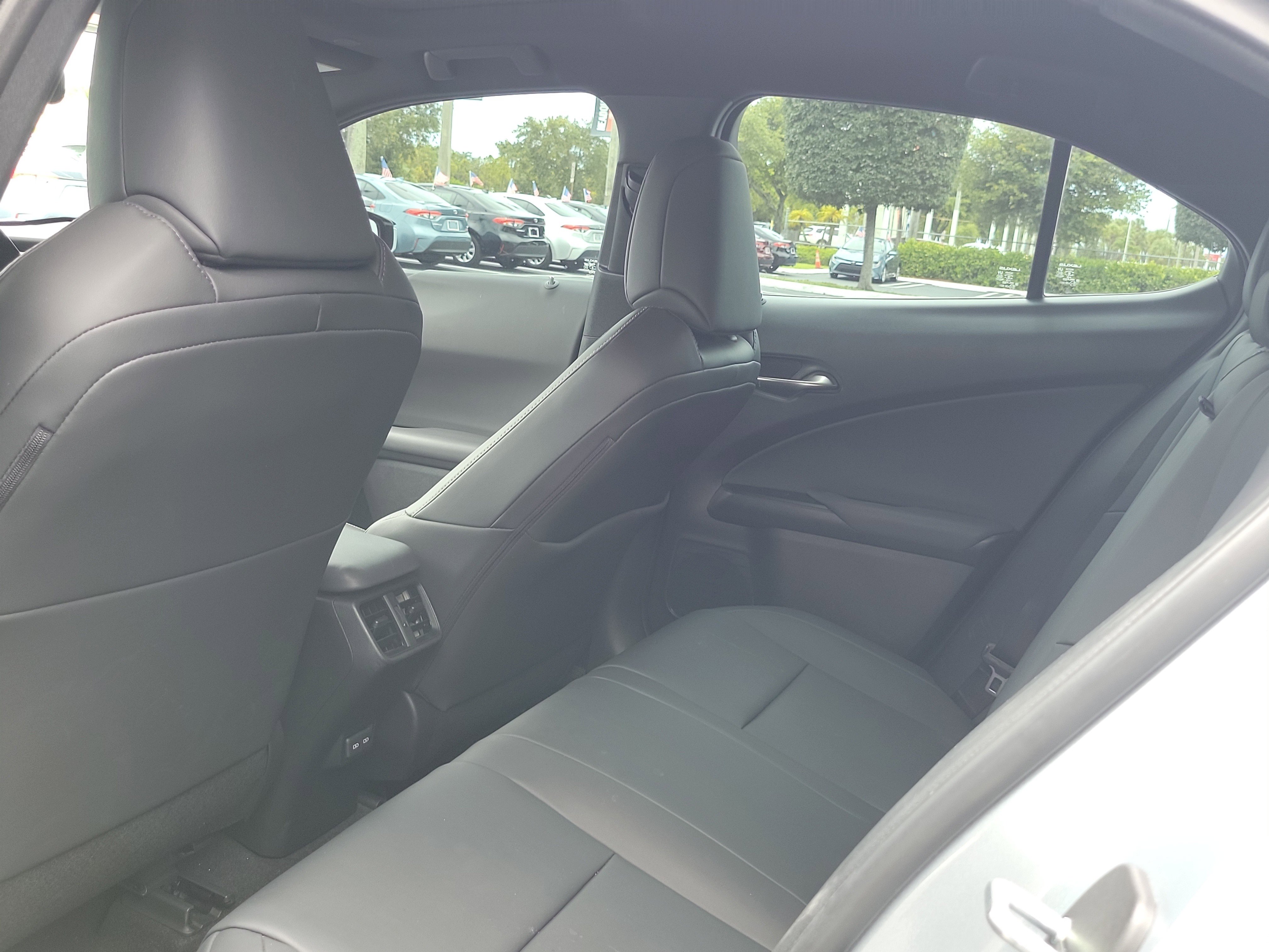 Used 2023 Lexus UX 250h FWD image 18