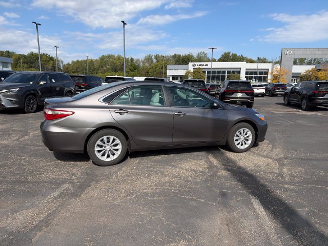Used 2017 Toyota Camry LE FWD image 17