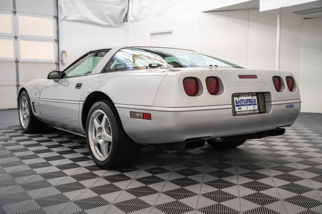 Used 1996 Chevrolet Corvette Coupe RWD image 7
