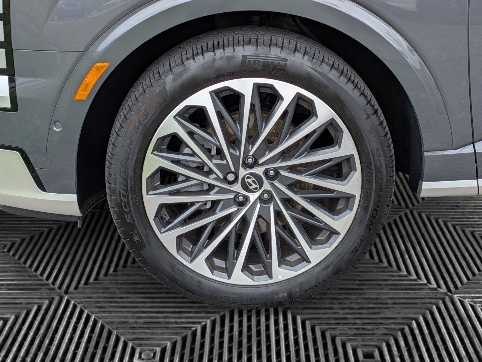 Used 2026 Hyundai Palisade Calligraphy FWD image 9