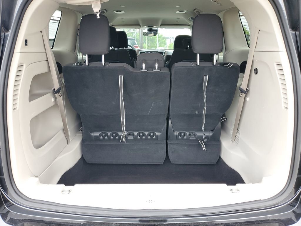 Used 2023 Chrysler Voyager LX FWD image 7
