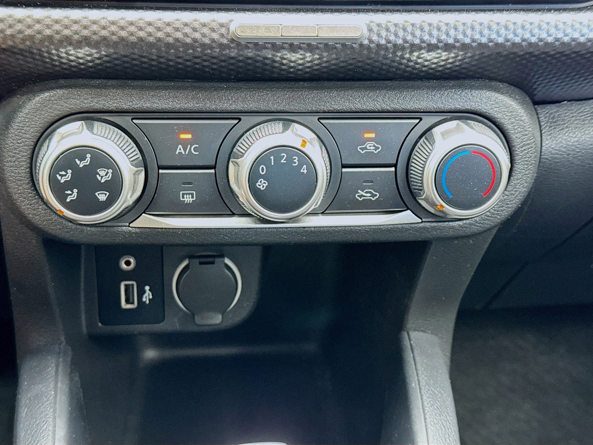 Used 2020 Nissan Kicks S FWD image 12