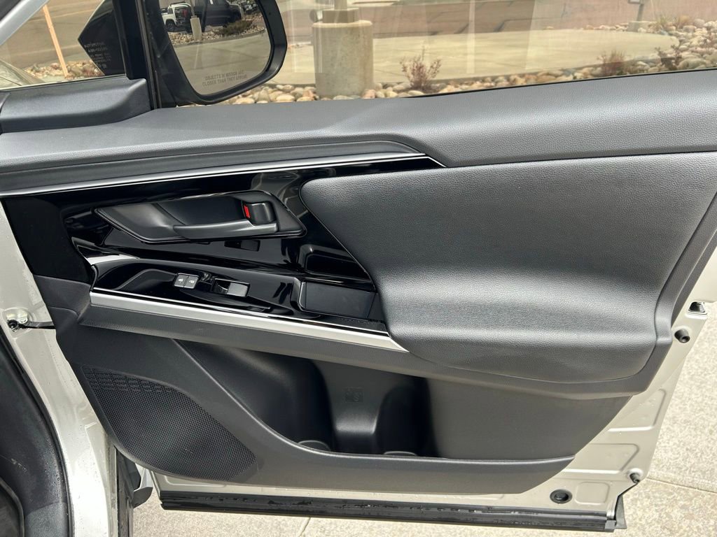 Used 2024 Toyota bZ4X XLE w/ Weather Package AWD/4WD image 32