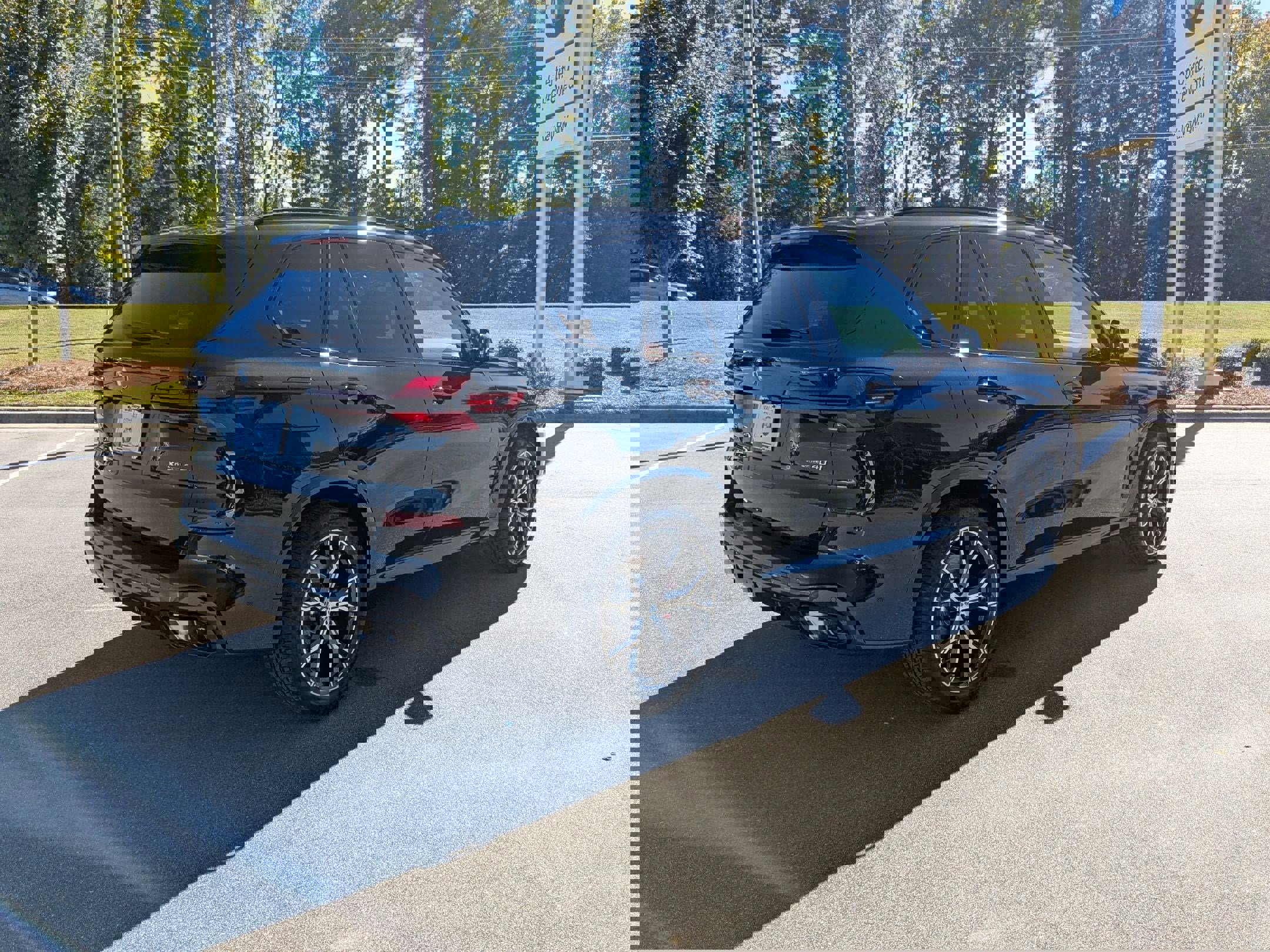 New 2026 BMW X5 xDrive40i w/ M Sport Package image 3