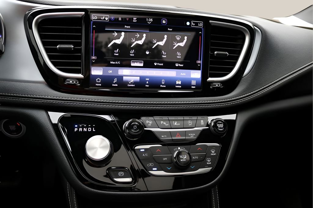 Used 2025 Chrysler Pacifica Limited FWD image 24