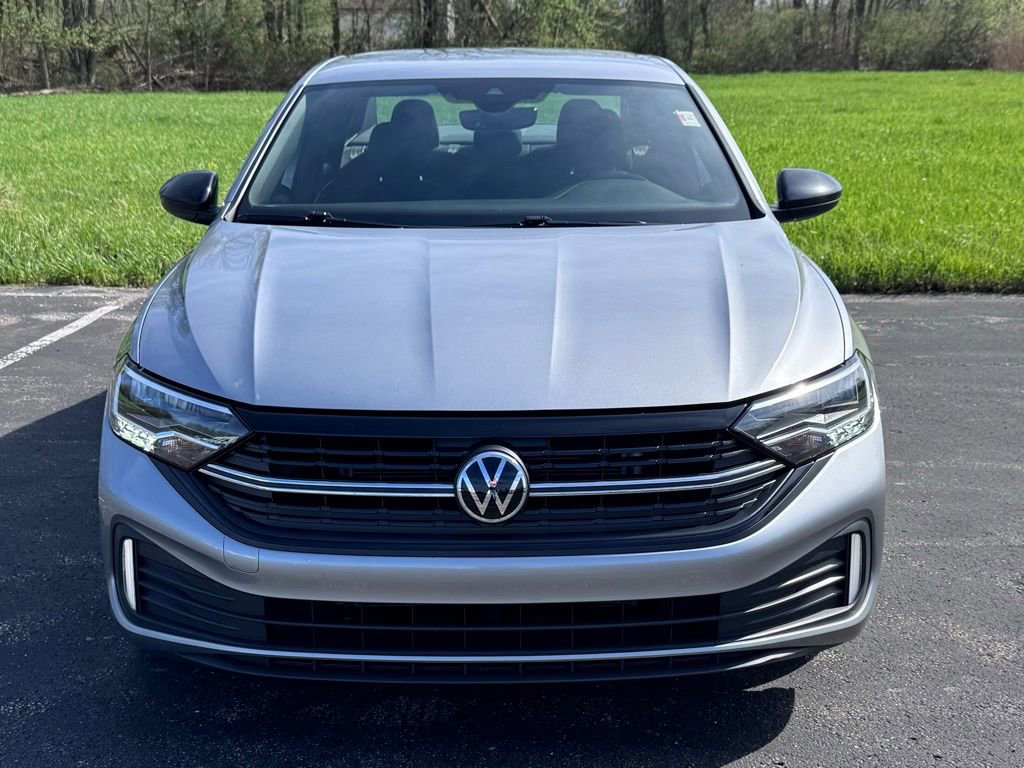 Used 2023 Volkswagen Jetta Sport image 3