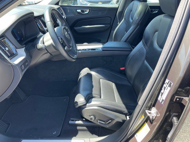 Used 2022 Volvo XC60 B5 Inscription w/ Protection Package Premier FWD image 13