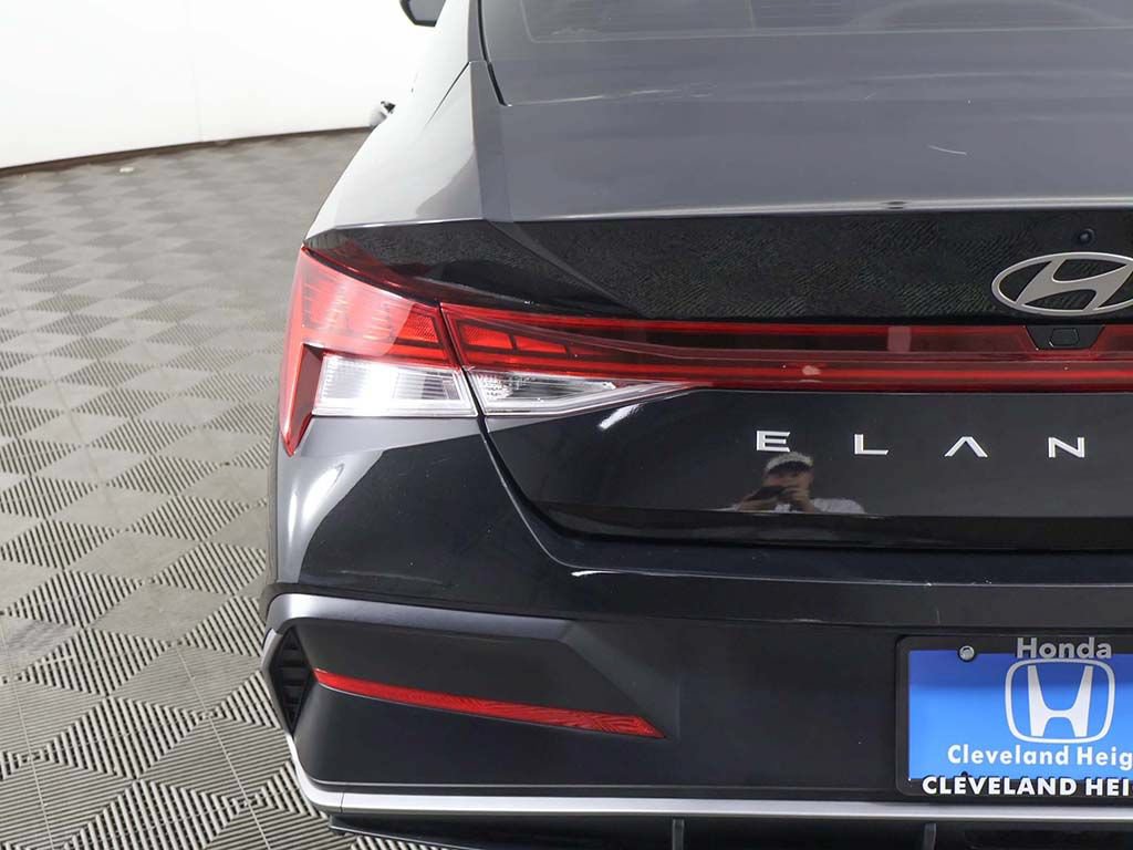 Used 2025 Hyundai Elantra SEL FWD image 16
