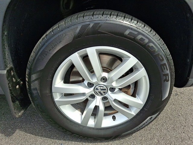 Used 2014 Volkswagen Tiguan S AWD/4WD image 9