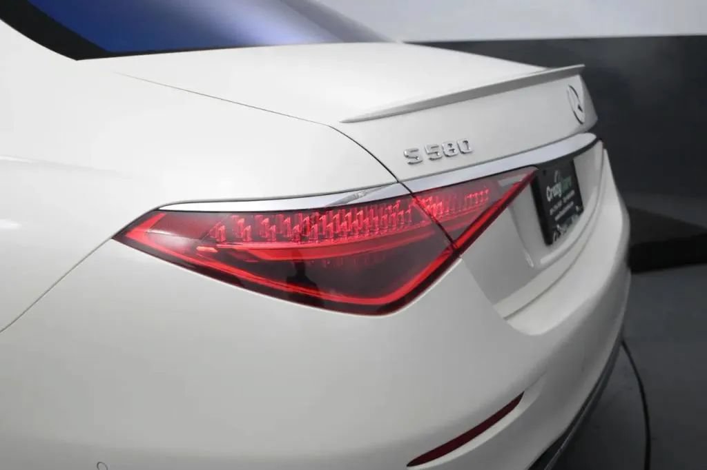 Used 2022 Mercedes-Benz S 580 4MATIC Sedan w/ AMG Line Package image 15