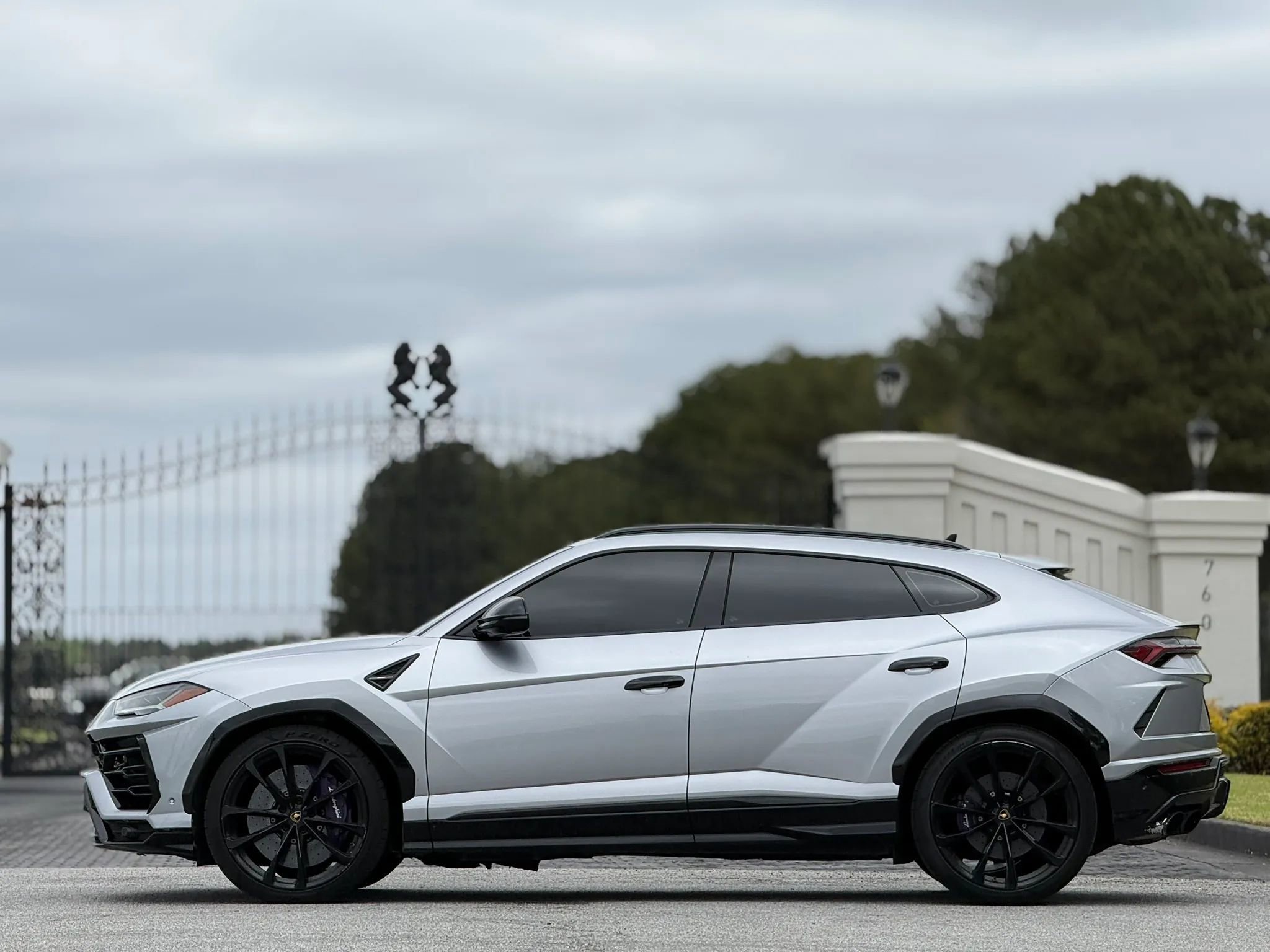 Used 2019 Lamborghini Urus image 2