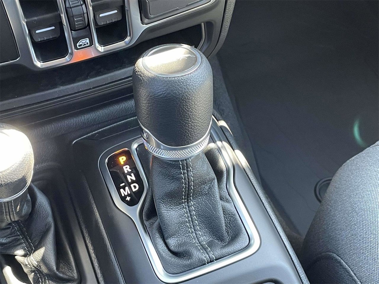 New 2025 Jeep Gladiator Sport image 24