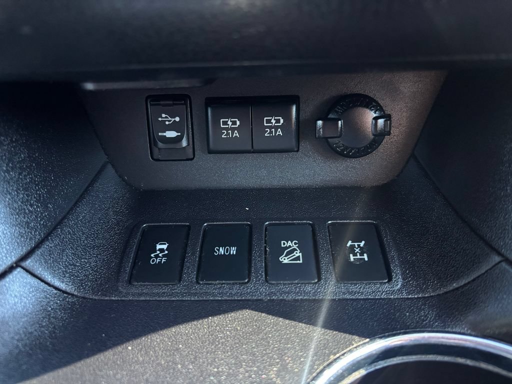 Used 2018 Toyota Highlander XLE AWD/4WD image 14