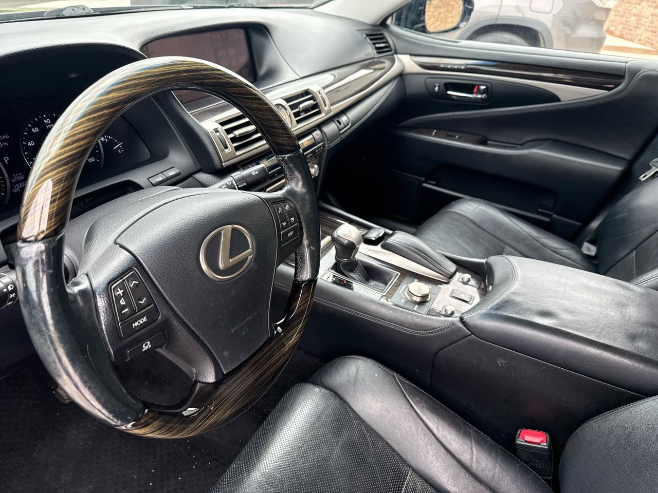 Used 2013 Lexus LS 460 AWD w/ Comfort Pkg image 32