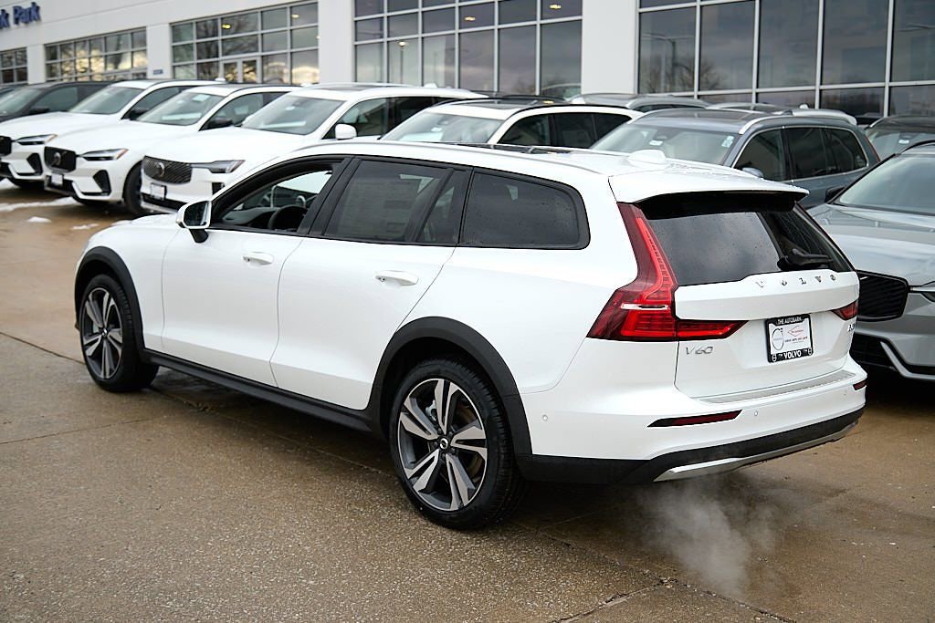 New 2026 Volvo V60 B5 Cross Country Plus w/ Climate Package image 7