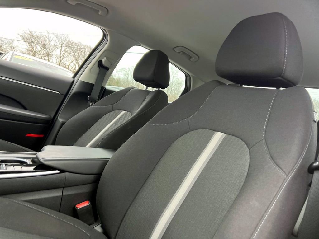 Certified 2022 Hyundai Sonata SE w/ Cargo Package image 10