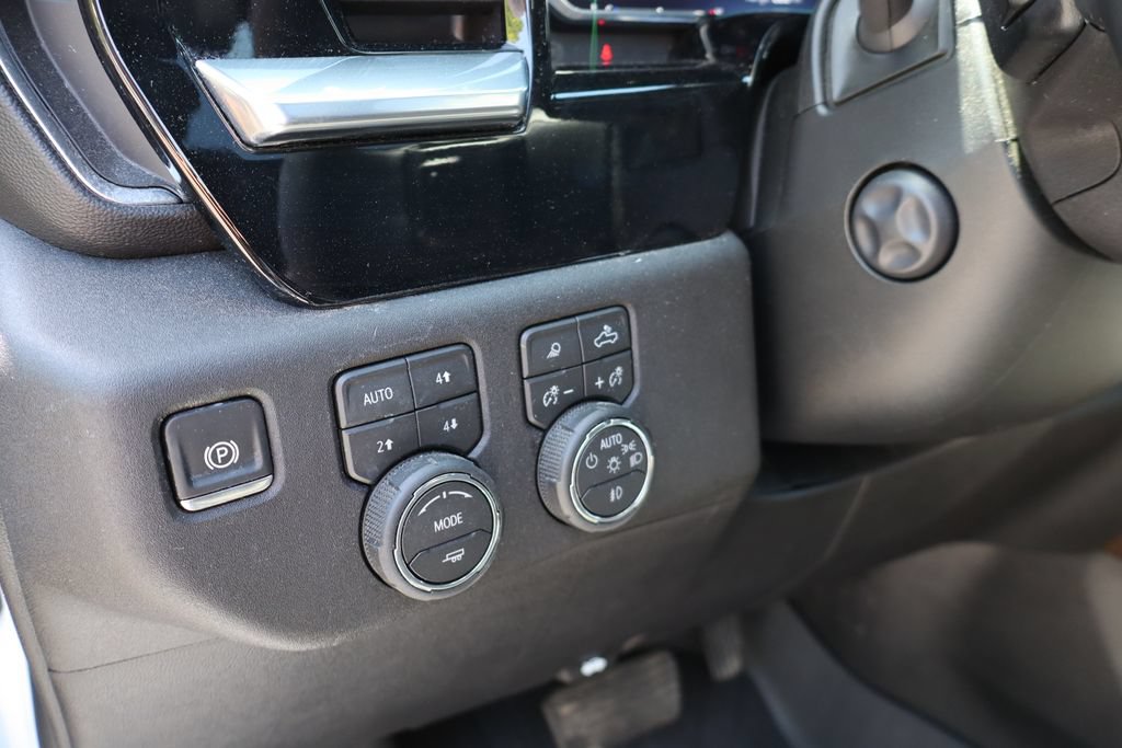 Used 2026 Chevrolet Silverado 1500 High Country w/ High Country Premium Package AWD/4WD image 19