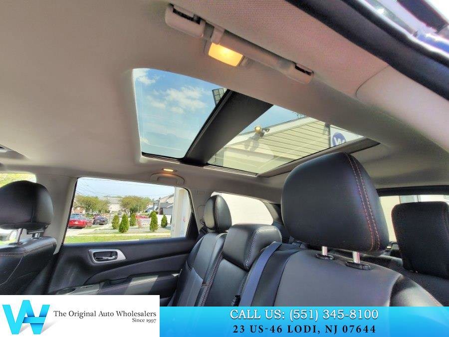 Used 2019 Nissan Pathfinder SL image 16