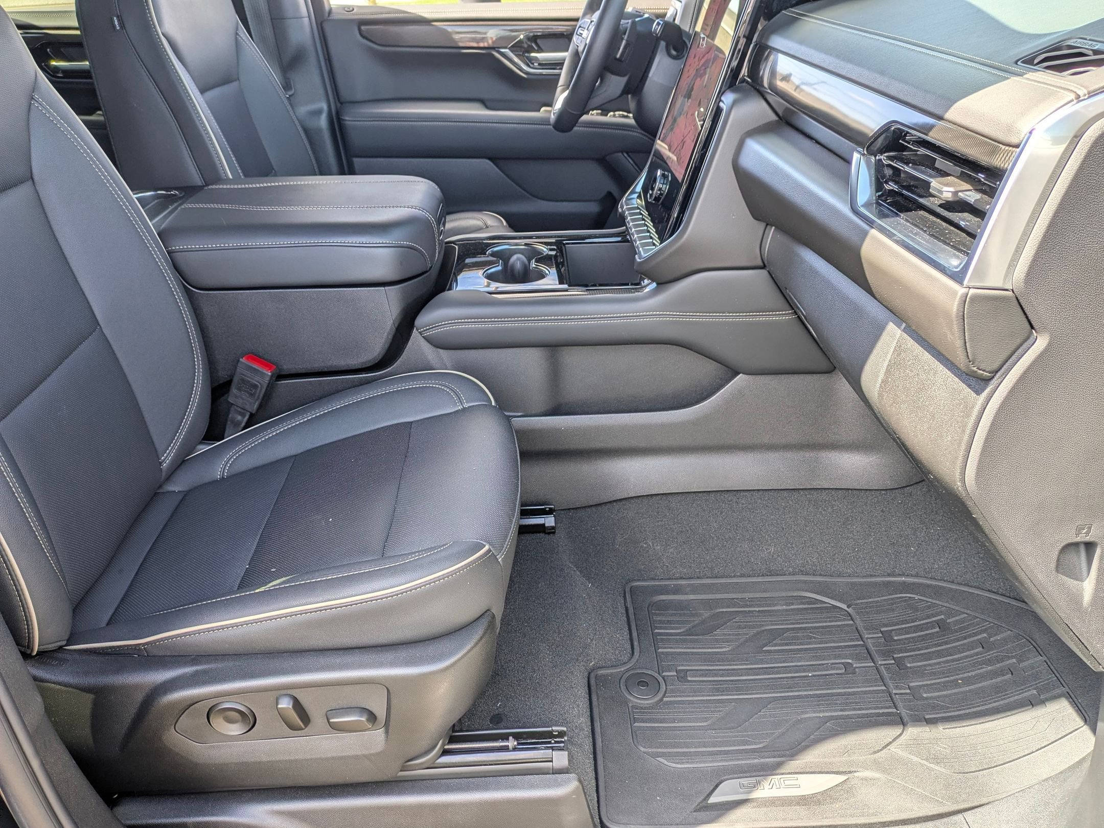 Certified 2025 GMC Yukon Elevation image 29