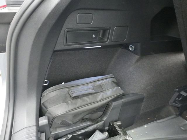 Used 2023 Volkswagen Tiguan SE R-Line AWD/4WD image 16