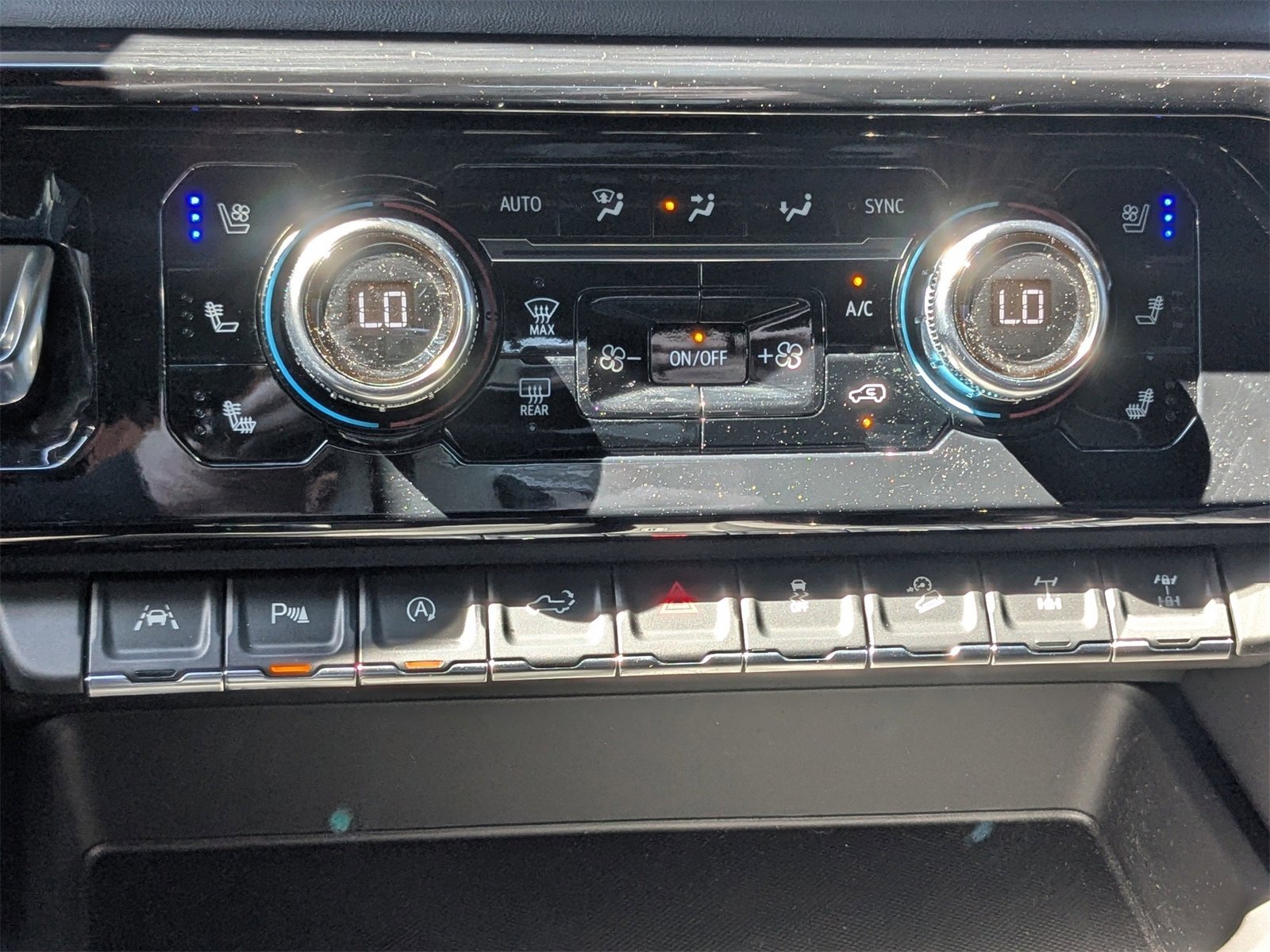 Used 2025 GMC Sierra 1500 AT4X image 25