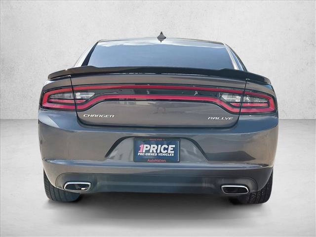 Used 2015 Dodge Charger SXT RWD image 6