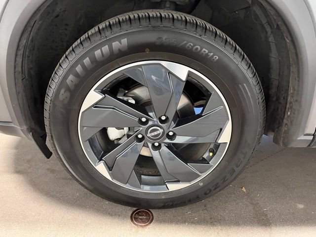 Used 2024 Nissan Rogue SV image 28