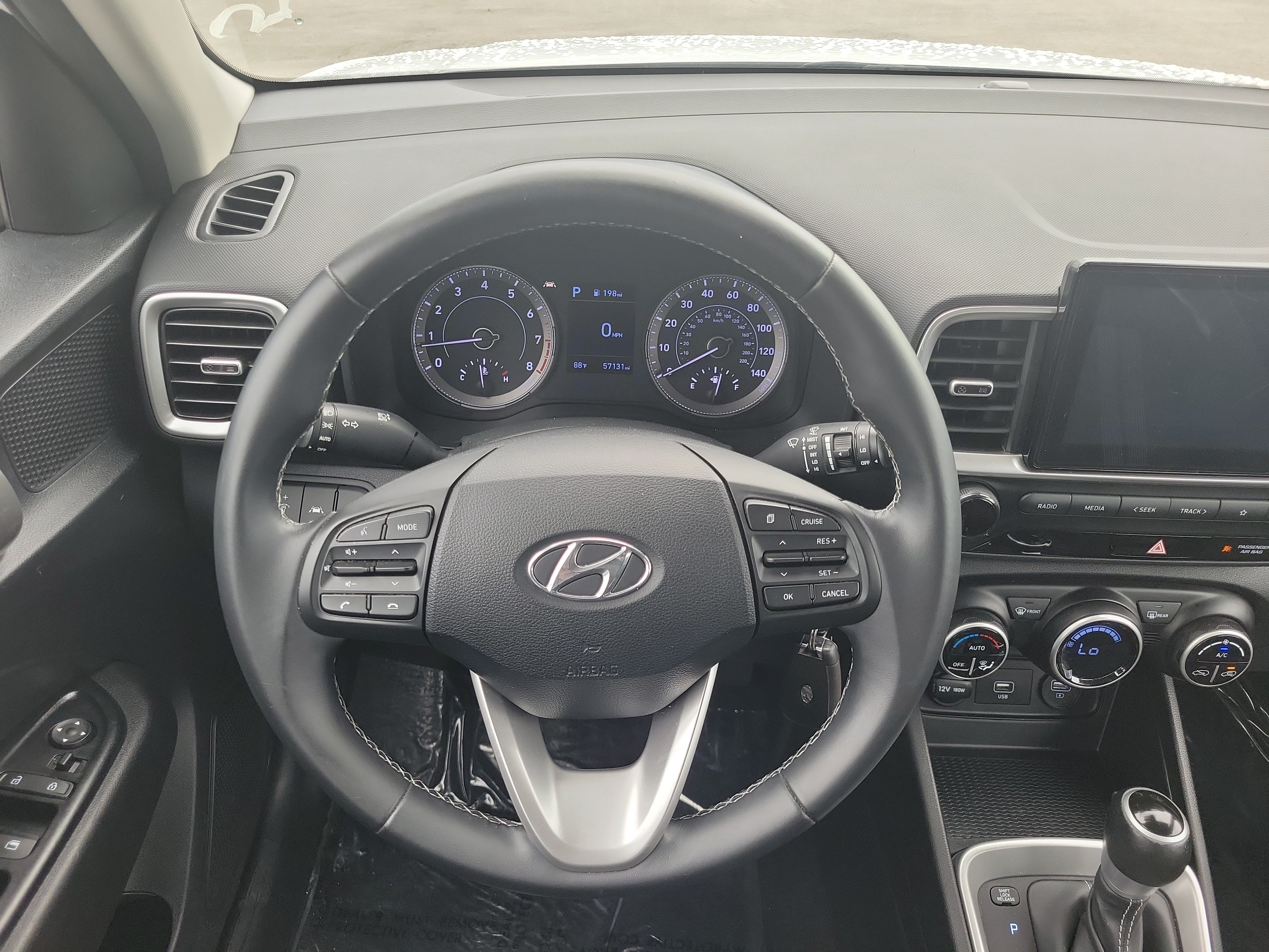 Used 2021 Hyundai Venue SEL FWD image 17