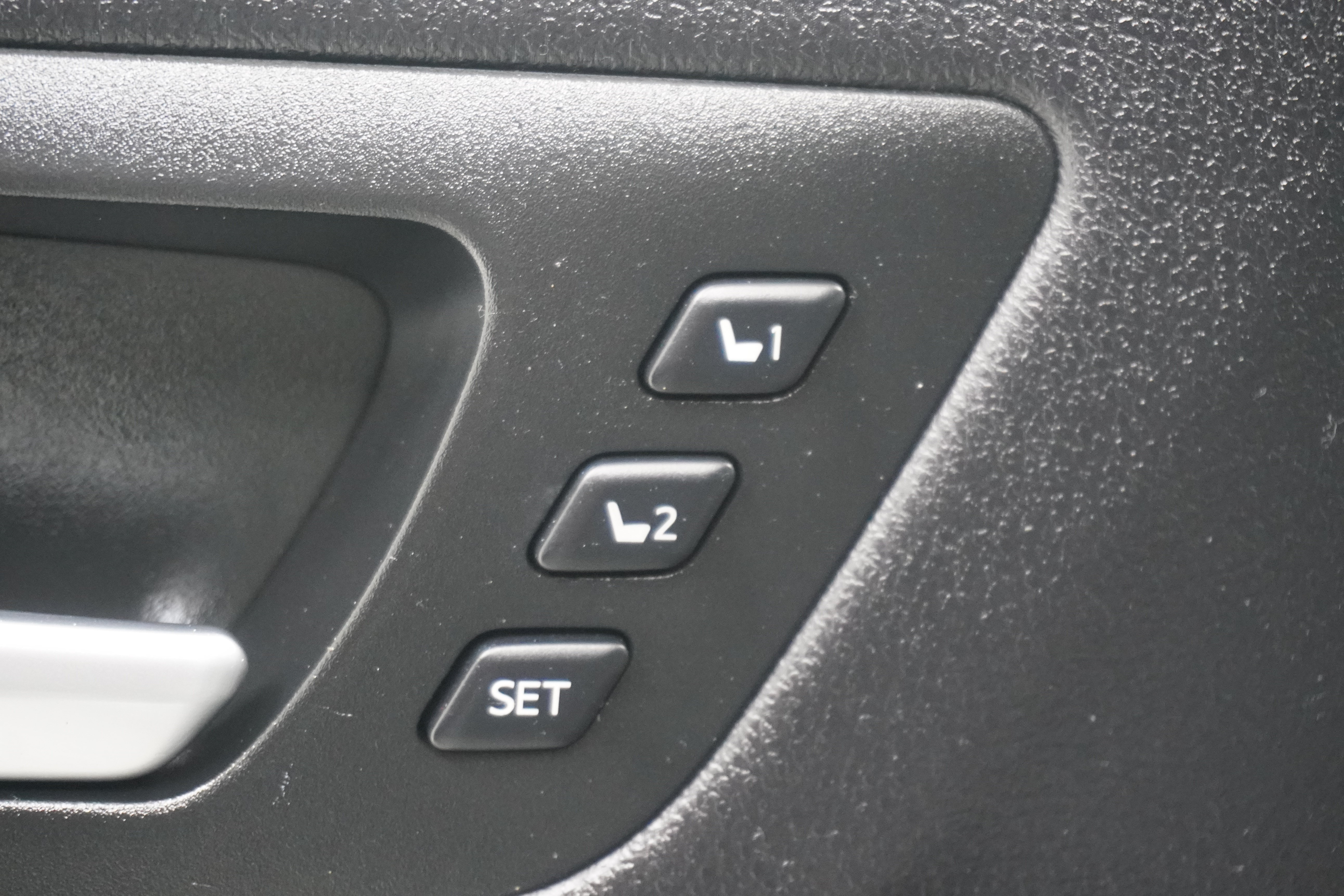 Used 2015 Toyota Highlander Limited FWD image 16