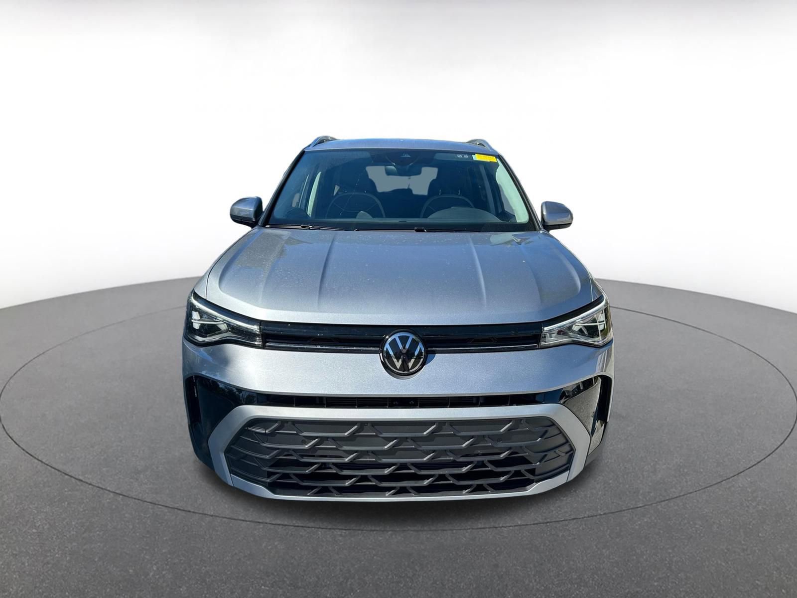 Used 2025 Volkswagen Taos SE image 8