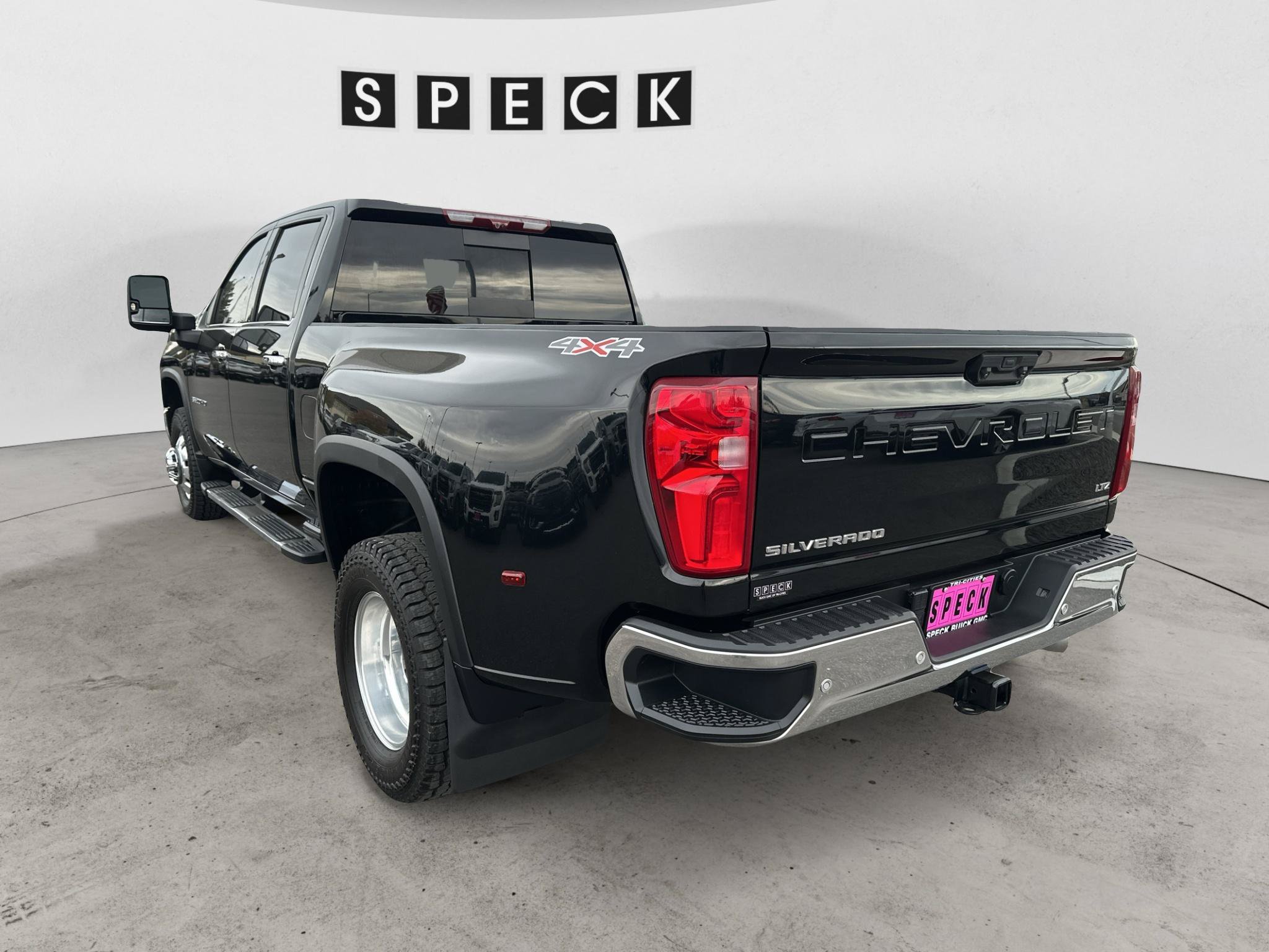 Used 2024 Chevrolet Silverado 3500 LTZ w/ LTZ Plus Package AWD/4WD image 3