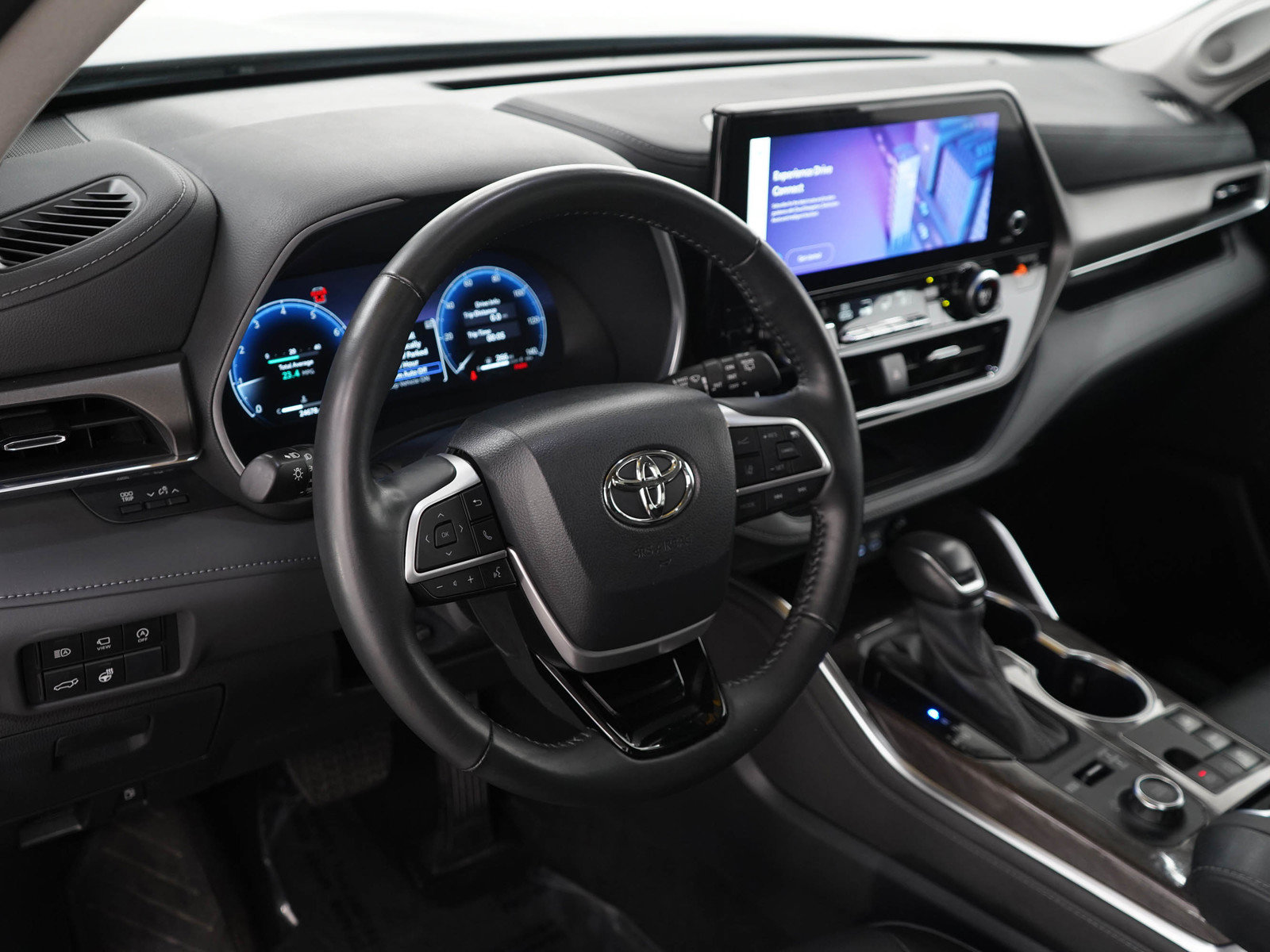 Used 2024 Toyota Highlander Limited AWD/4WD image 22