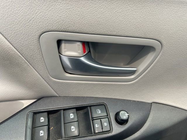 Used 2015 Toyota Sienna LE FWD image 10