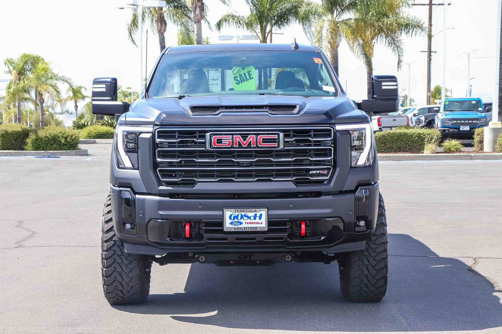 Used 2025 GMC Sierra 2500 AT4 w/ AT4 Premium Plus Package AWD/4WD image 2