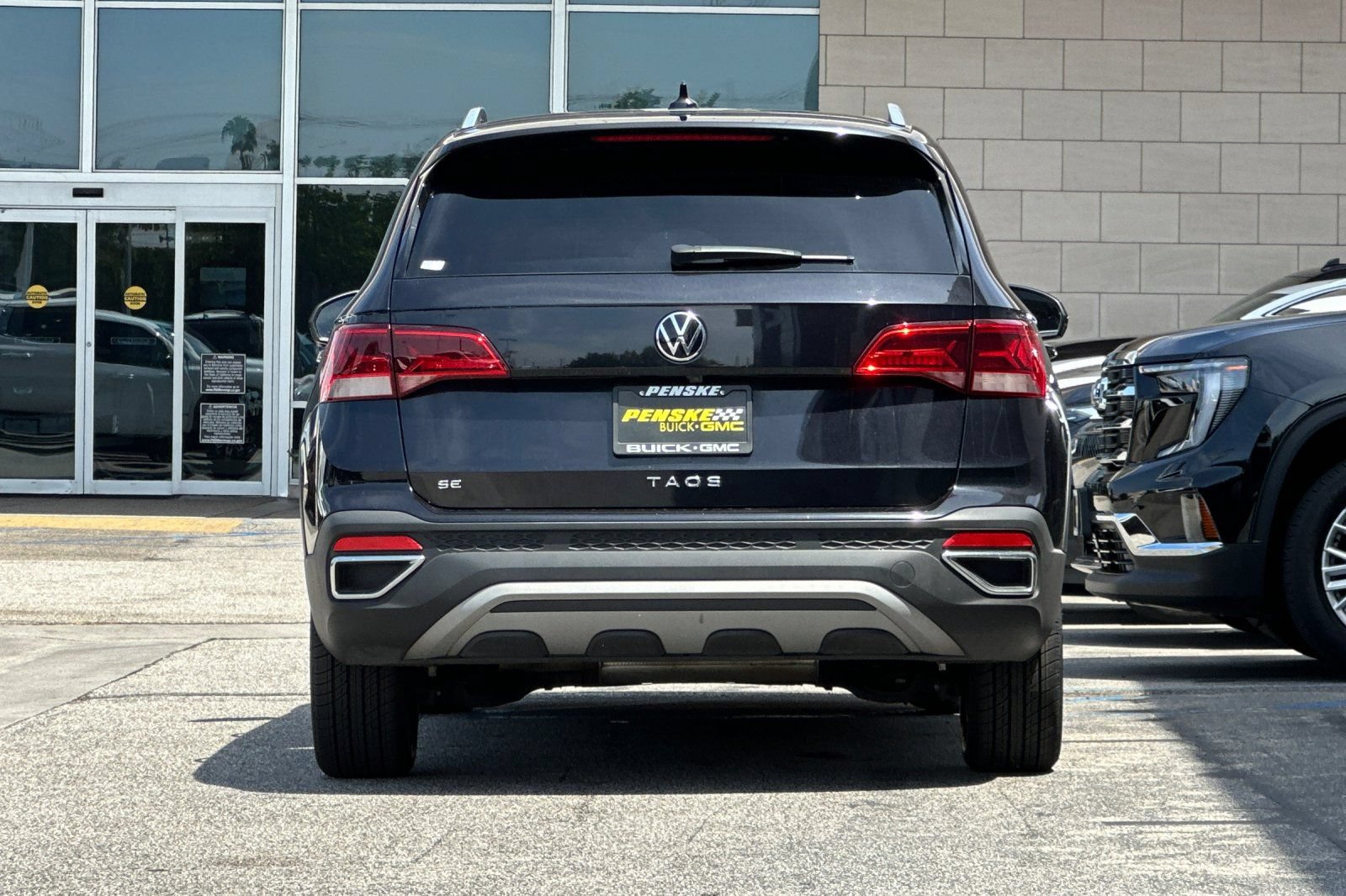Used 2022 Volkswagen Taos SE FWD image 5
