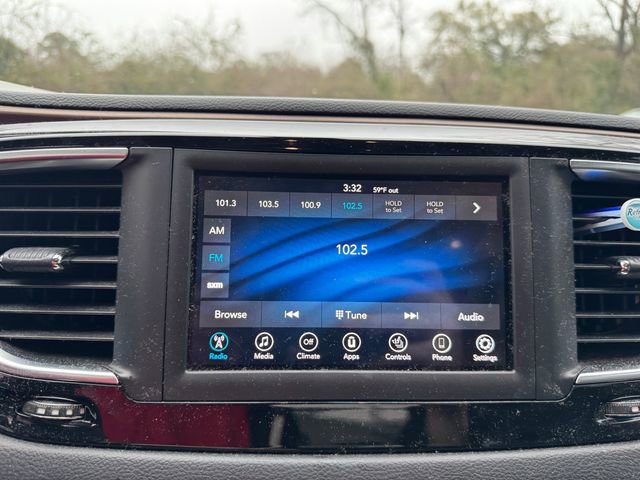 Used 2019 Chrysler Pacifica Touring-L image 18