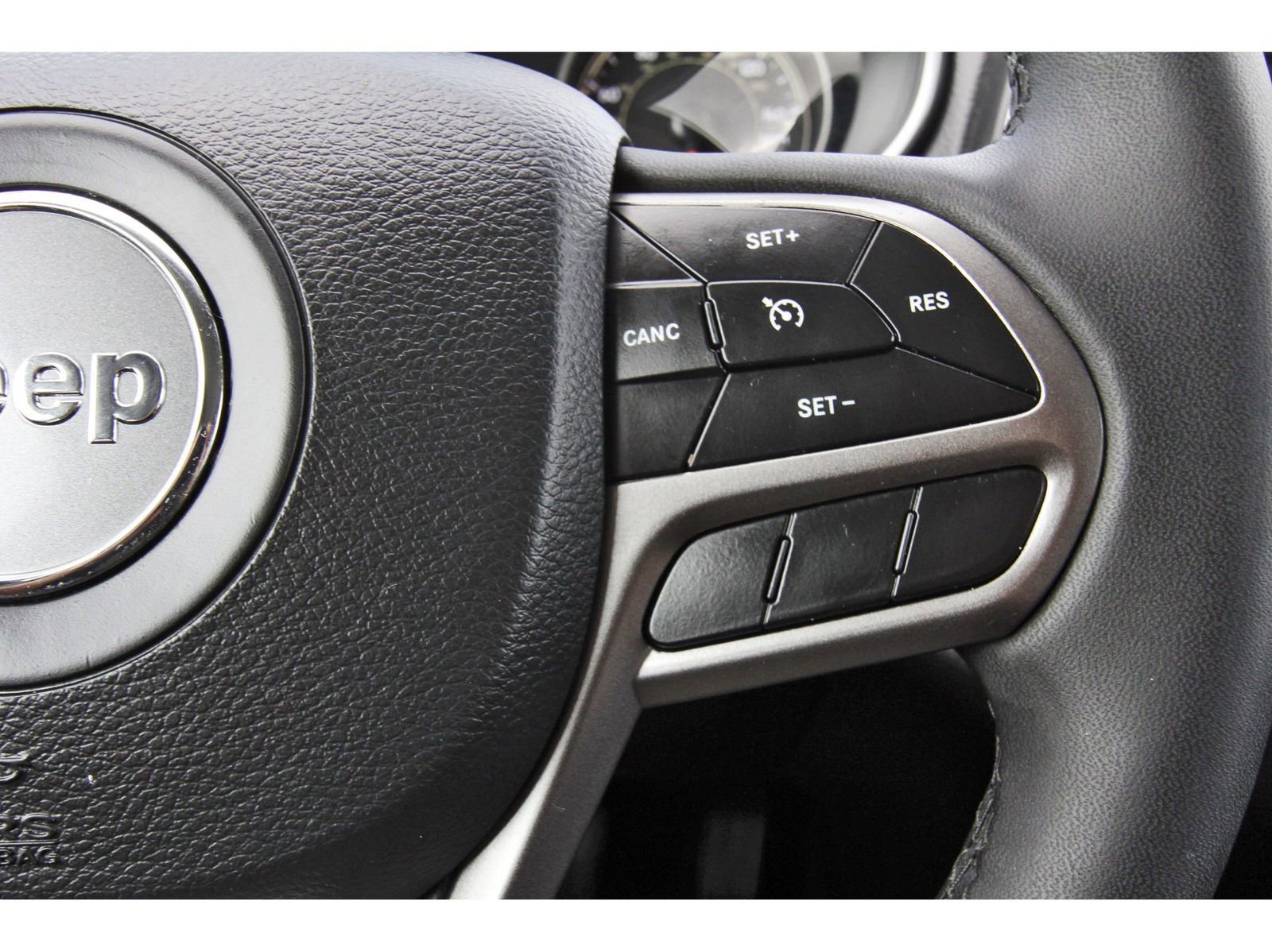 Used 2022 Jeep Cherokee Latitude Lux w/ Sun & Sound Group image 19