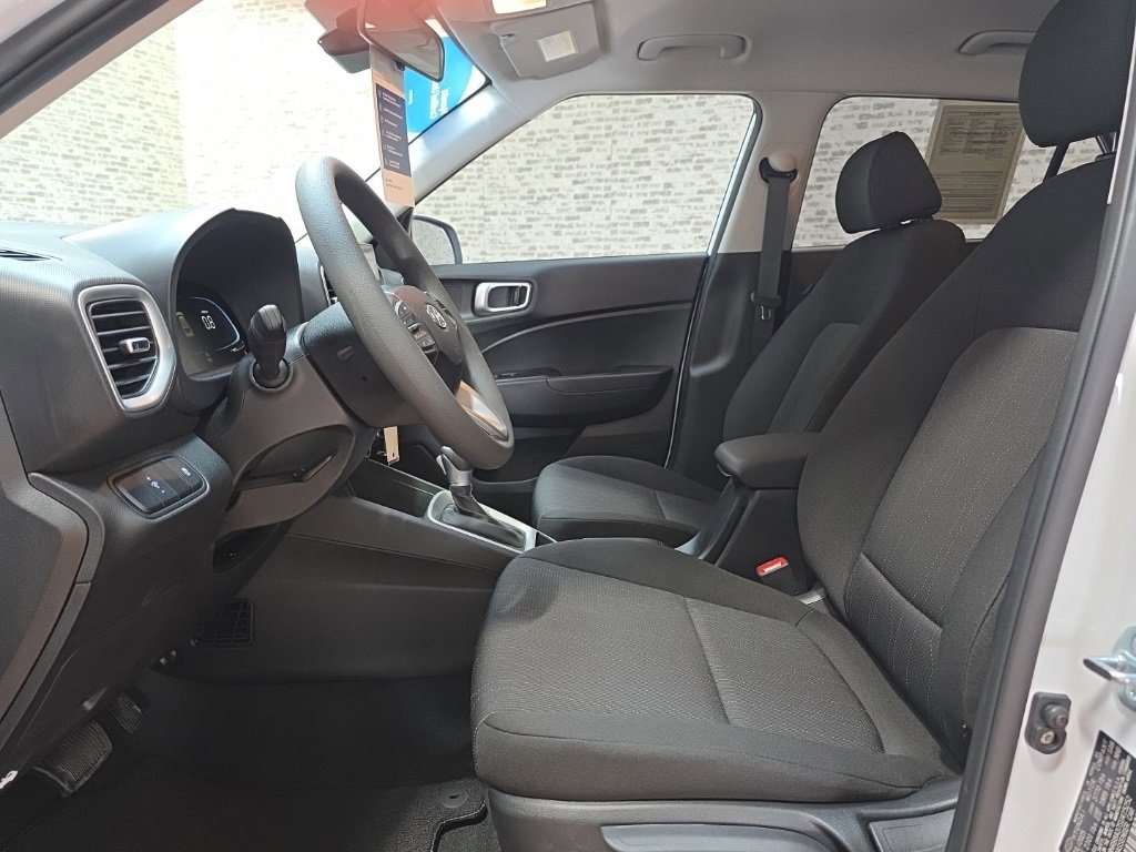 Certified 2025 Hyundai Venue SE image 22