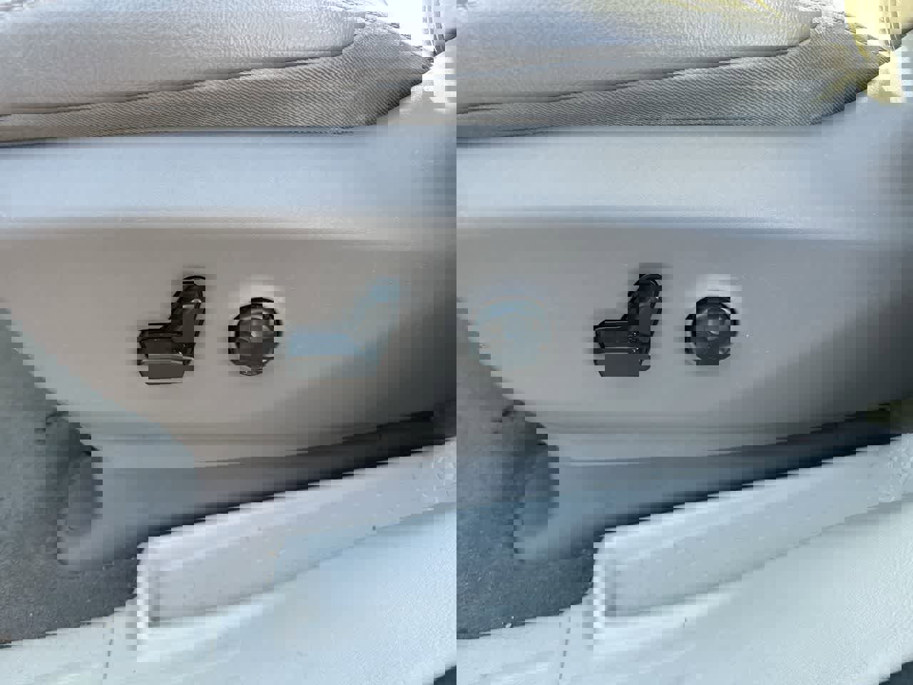 Used 2018 Chrysler Pacifica Touring-L image 22