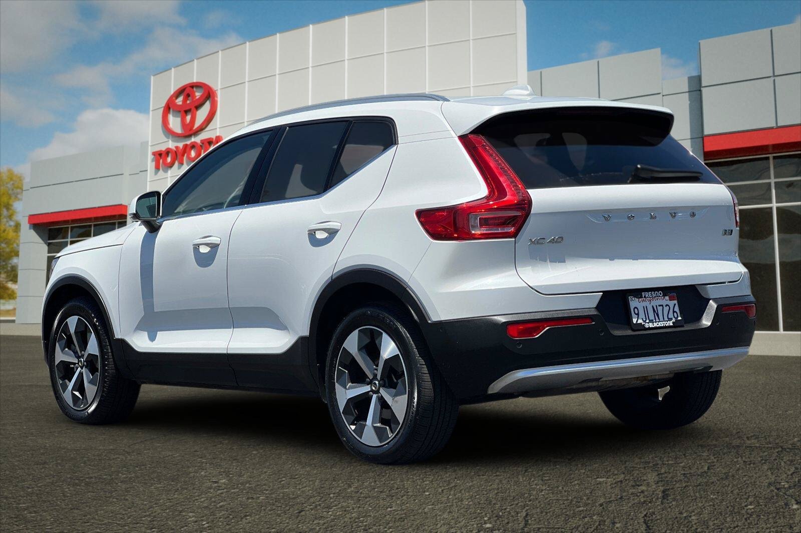 Used 2024 Volvo XC40 B5 Plus AWD/4WD image 5