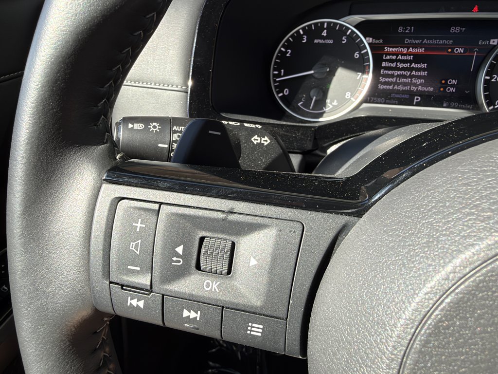 Used 2025 Nissan Pathfinder SL w/ SL Premium Package FWD image 29