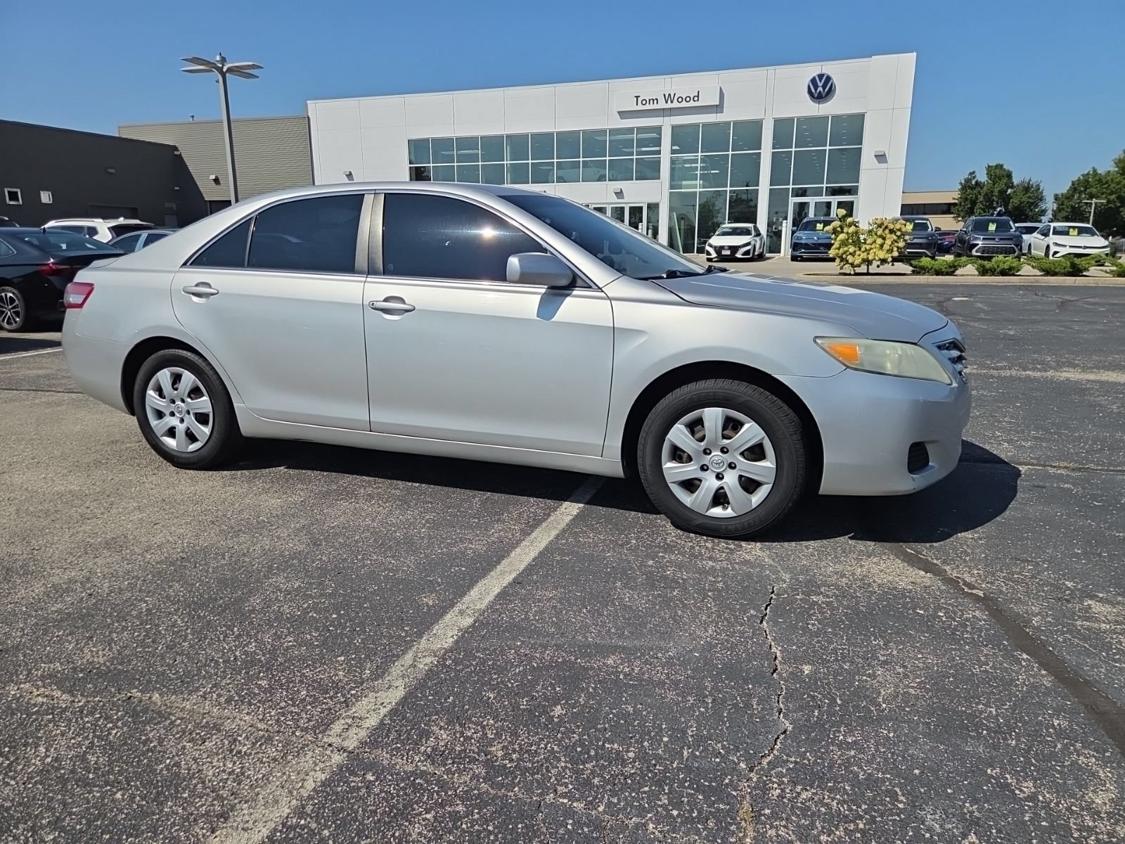 Used 2010 Toyota Camry FWD image 3